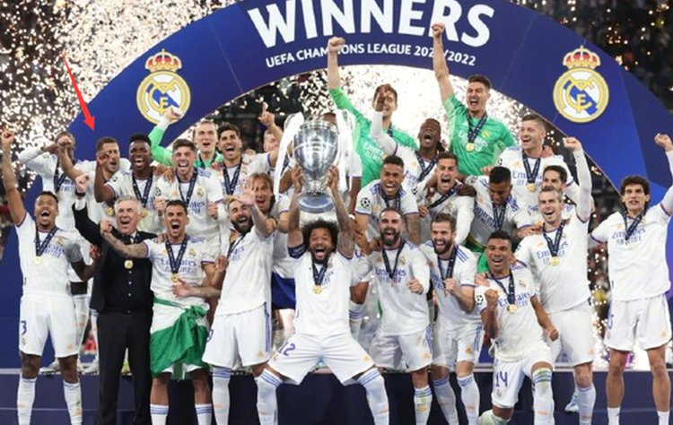 还显示出她 还显示出她