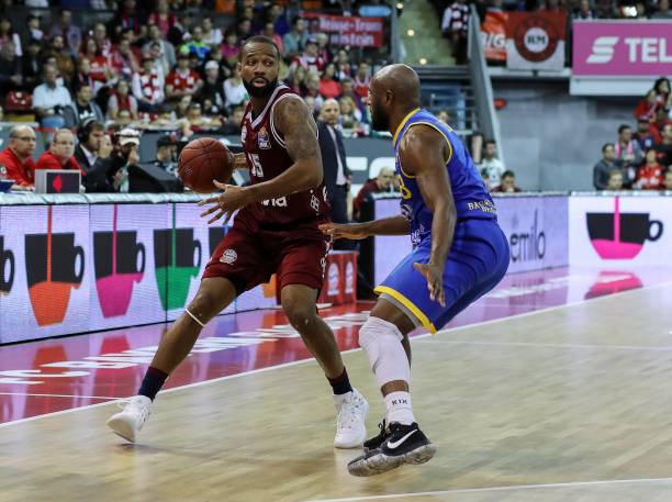 被公认为年 被公认为年